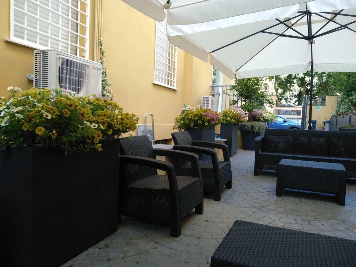 Hotel Astoria Golden Gate Roma Exterior foto